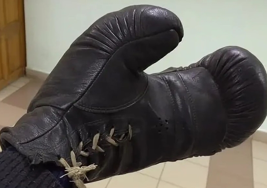 Отдам старые боксёрские перчатки, времен СССР